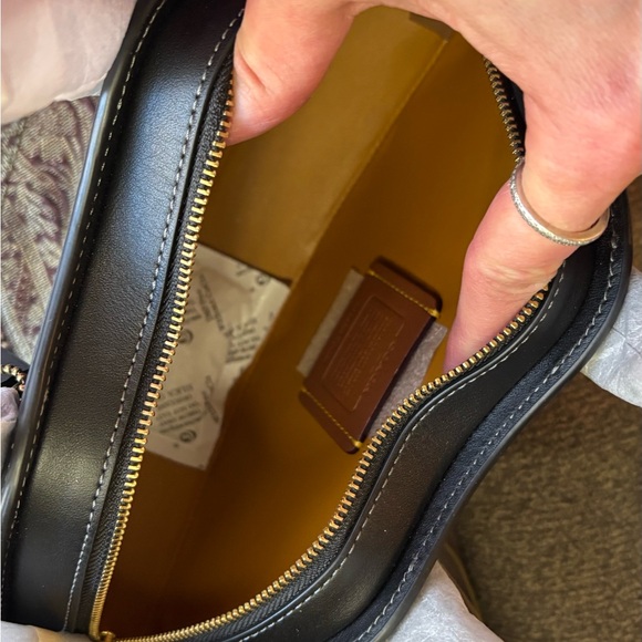 Authentic COACH 1941 Glovetanned leather zip top closure lip shape - Picture 9 of 16